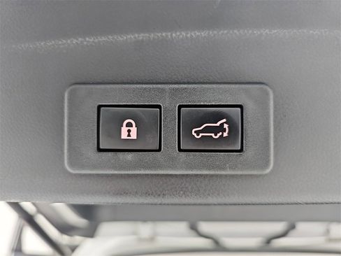 Used 2023 Subaru Ascent Premium w/ Convenience Package image 21