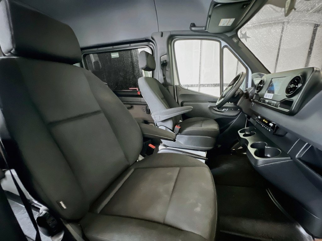 Used 2024 Mercedes-Benz Sprinter 2500 image 26