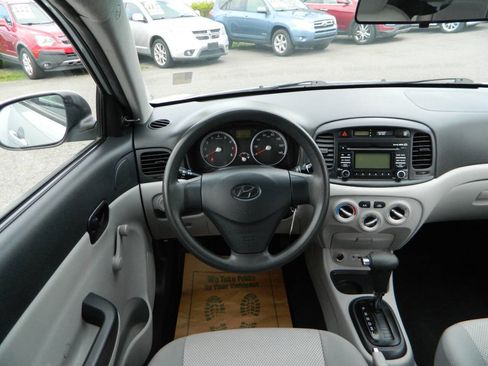 Used 2011 Hyundai Accent GLS image 15