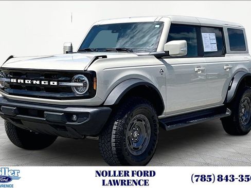 Certified 2025 Ford Bronco Outer Banks w/ Sasquatch Package AWD/4WD image 1