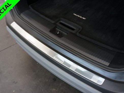 Used 2022 Nissan Rogue SV image 42