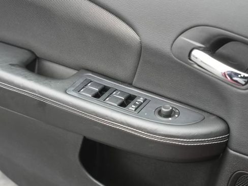 Used 2013 Dodge Avenger SE image 29