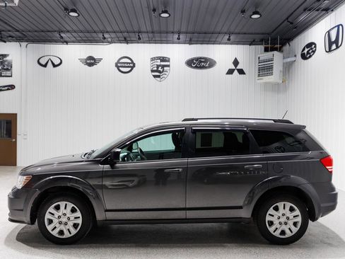 Used 2016 Dodge Journey SE image 3