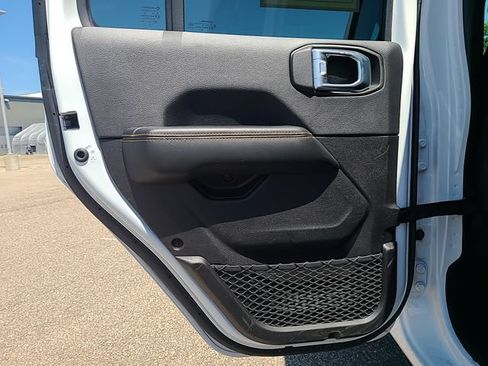 Used 2025 Jeep Wrangler Unlimited Sahara AWD/4WD image 22