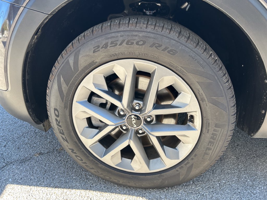 Used 2025 Kia Telluride LX FWD image 9