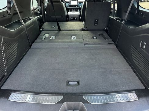 Used 2022 Chevrolet Suburban Z71 image 18