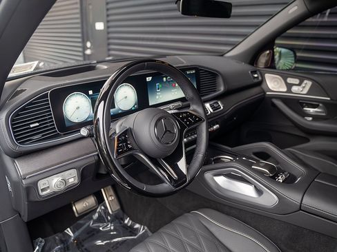 Used 2025 Mercedes-Benz Maybach GLS 600 4MATIC image 4