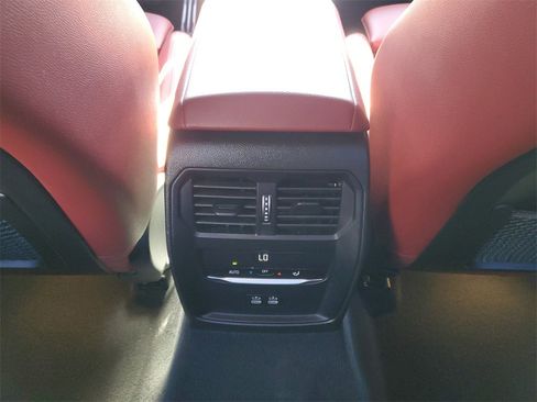 Used 2022 BMW 330i Sedan w/ M Sport Package image 12