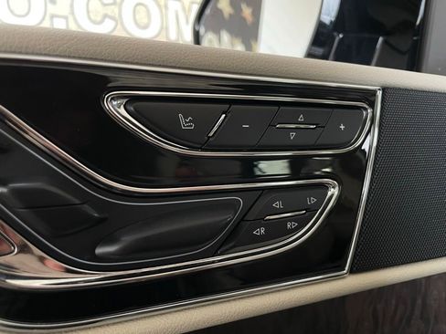 Used 2018 Lincoln Navigator Select w/ Technology Package image 44