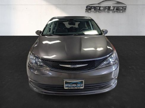 Used 2017 Chrysler Pacifica Touring w/ Tire & Wheel Group image 6