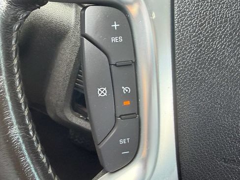 Used 2015 Chevrolet Traverse LT FWD image 26