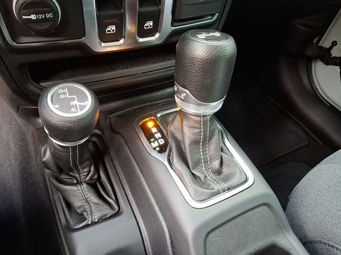 Certified 2024 Jeep Wrangler Sport S image 15