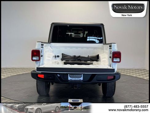 Used 2022 Jeep Gladiator Sport AWD/4WD image 10
