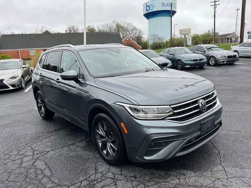 Used 2022 Volkswagen Tiguan SE w/ Panoramic Sunroof Package image 4