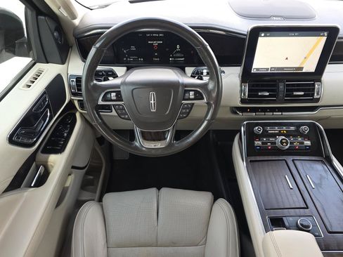 Used 2018 Lincoln Navigator L Select w/ Technology Package RWD image 10