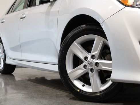 Used 2014 Toyota Camry SE image 3