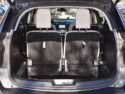 Used 2017 Ford Explorer Platinum image 37