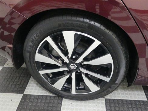 Used 2022 Nissan Sentra SV w/ SV Premium Package FWD image 17