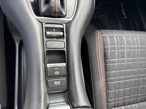Certified 2025 Honda HR-V Sport image 27