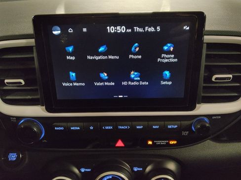 Used 2024 Hyundai Venue Limited image 25