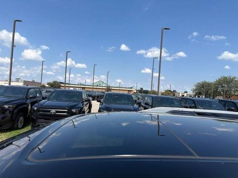 Used 2025 Nissan Pathfinder Platinum w/ Black Appearance Package AWD/4WD image 5
