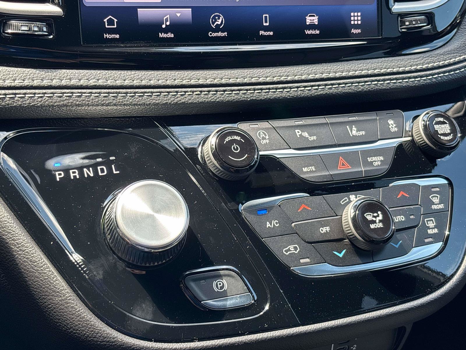 New 2027 Chrysler Pacifica Select FWD image 15