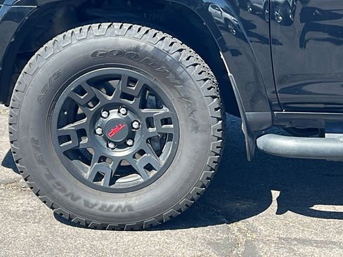 Used 2023 Toyota 4Runner SR5 Premium w/ Moonroof Package AWD/4WD image 9