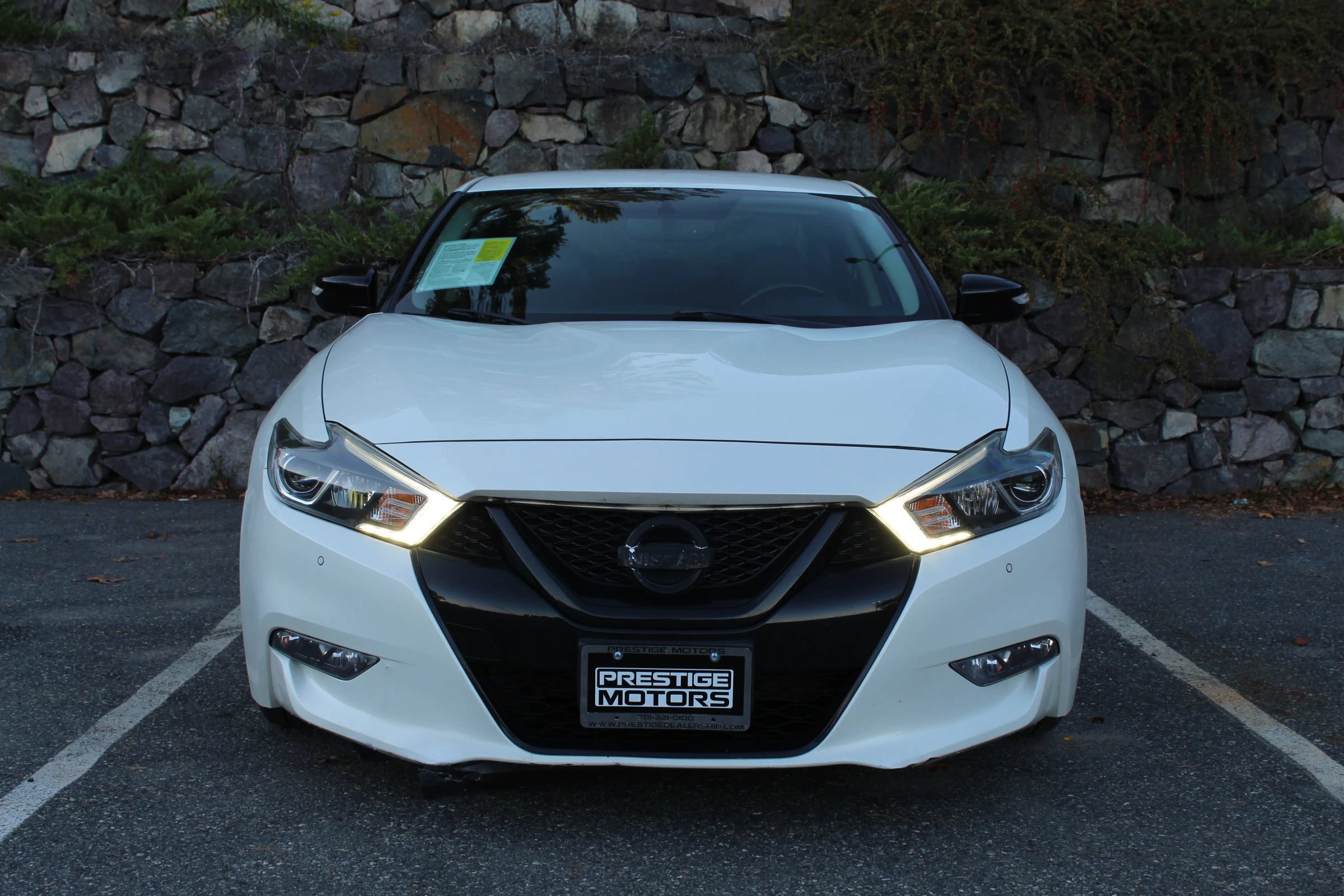 Used 2017 Nissan Maxima SR w/ Midnight Edition FWD image 2