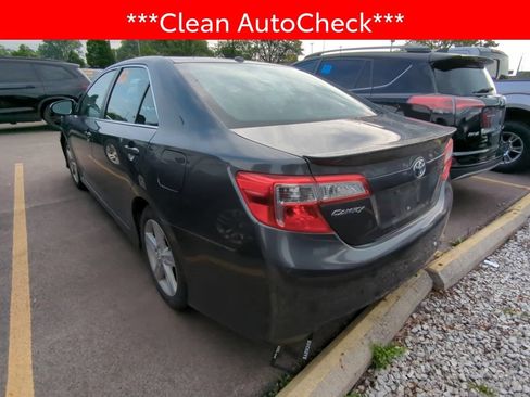 Used 2014 Toyota Camry SE w/ Moonroof Package FWD image 4