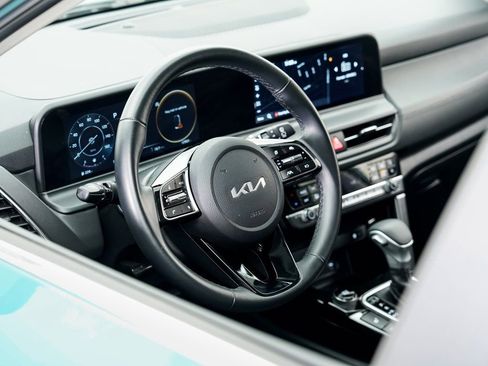 Used 2024 Kia Seltos EX image 9