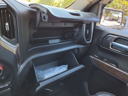 Used 2022 Chevrolet Silverado 1500 High Country AWD/4WD image 31