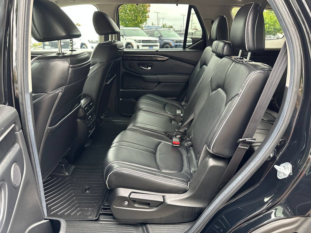 Used 2025 Honda Pilot Elite image 15