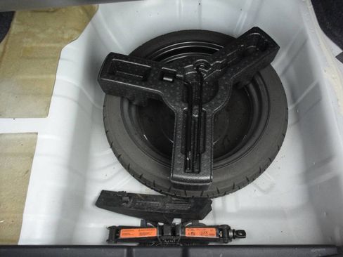 Used 2014 Nissan Sentra SR w/ SR Driver Package image 33