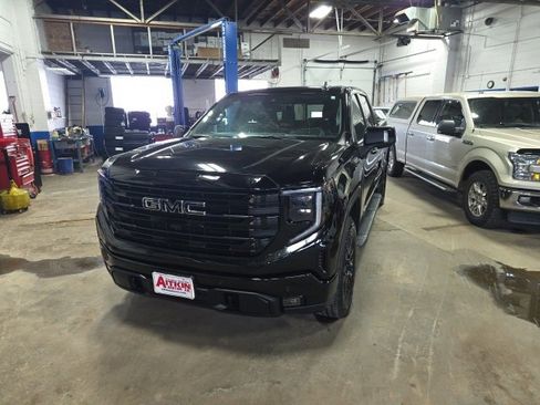 Used 2024 GMC Sierra 1500 Elevation w/ Preferred Package image 2