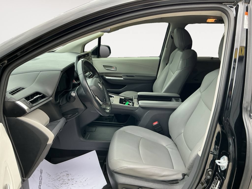 Used 2022 Toyota Sienna XLE FWD image 11
