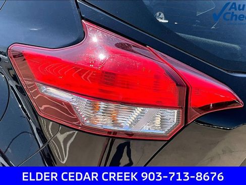 Used 2018 Nissan Kicks SV FWD image 31