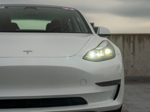 Used 2023 Tesla Model 3 Standard Range RWD image 8
