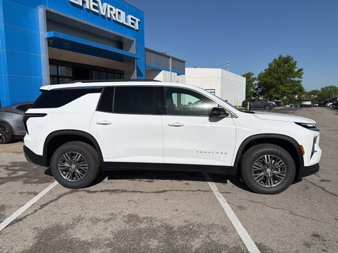 New 2026 Chevrolet Traverse LT AWD/4WD image 2