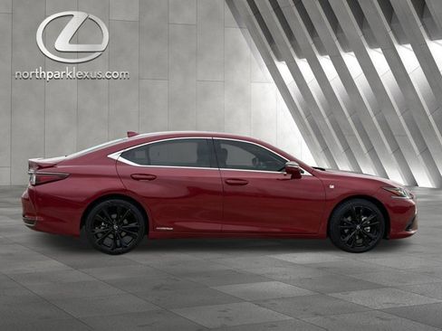 Certified 2022 Lexus ES 300h F Sport FWD image 4