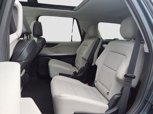 New 2026 Lincoln Navigator Reserve AWD/4WD image 6