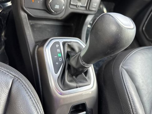 Certified 2020 Jeep Renegade Limited w/ Safety and Security Group AWD/4WD image 33