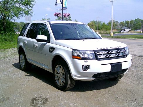 Used 2013 Land Rover LR2 image 3