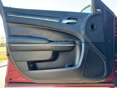 Used 2019 Chrysler 300 S image 10