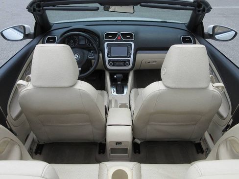 Used 2011 Volkswagen Eos Komfort FWD image 21