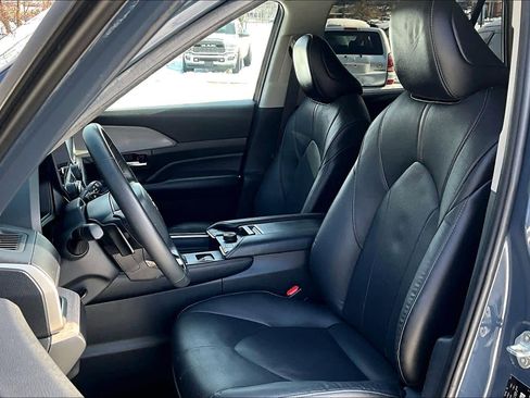 Certified 2024 Toyota Grand Highlander Platinum image 16