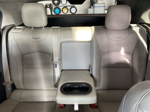 Used 2022 Cadillac XT4 Premium Luxury image 14