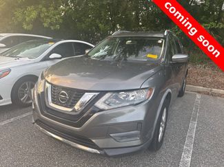 Used 2018 Nissan Rogue SV image 1