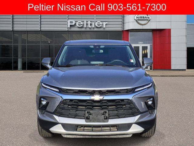 Used 2025 Chevrolet Blazer LT FWD image 2