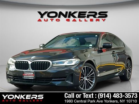 Used 2022 BMW 540i xDrive w/ Premium Package image 3