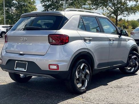 New 2025 Hyundai Venue SEL image 15